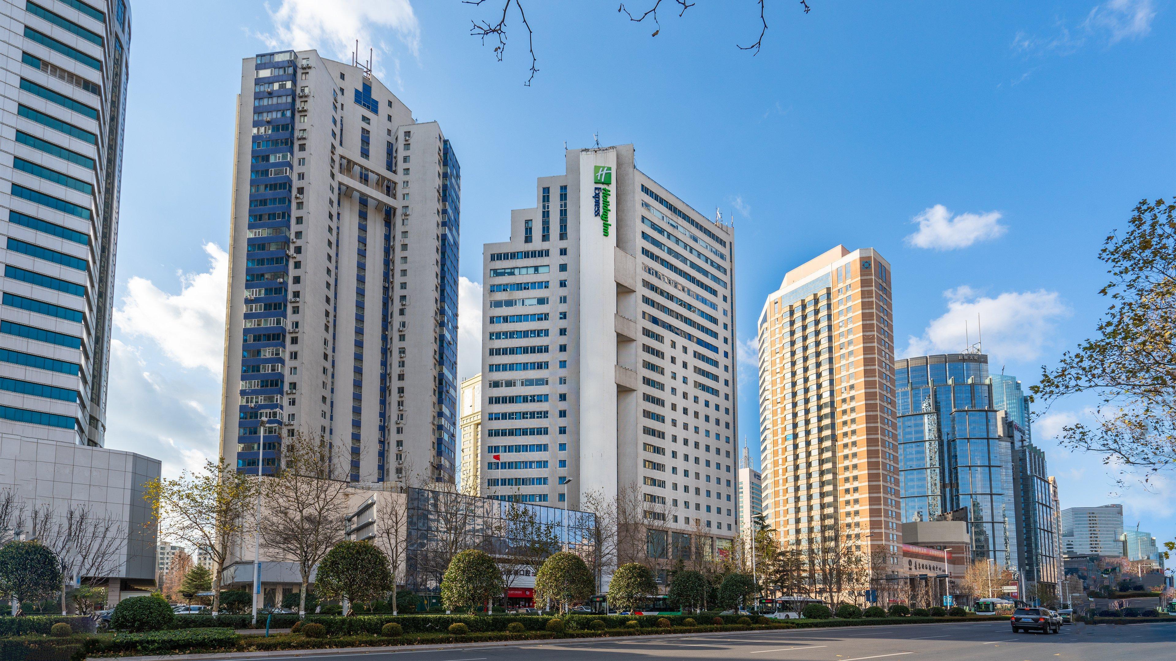 Holiday Inn Express Qingdao City Center By Ihg Exterior photo